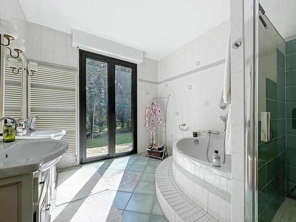 Maison d'exception dans le domaine du Lys