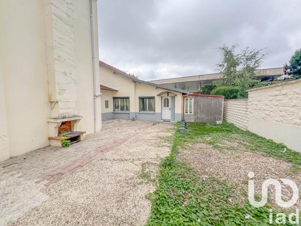 Building for sale 270 m² Meaux