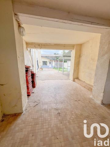 Building for sale 270 m² Meaux