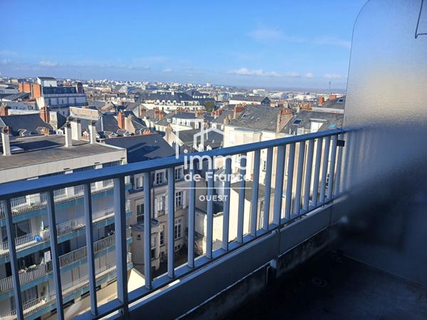ANGERS CENTRE VILLE : STUDIO AVEC BALCON ET ASCENSEUR