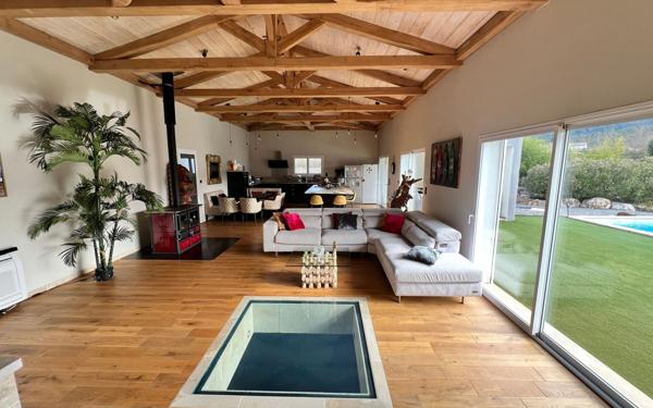 Maison à vendre    4 pièces •  Ruoms