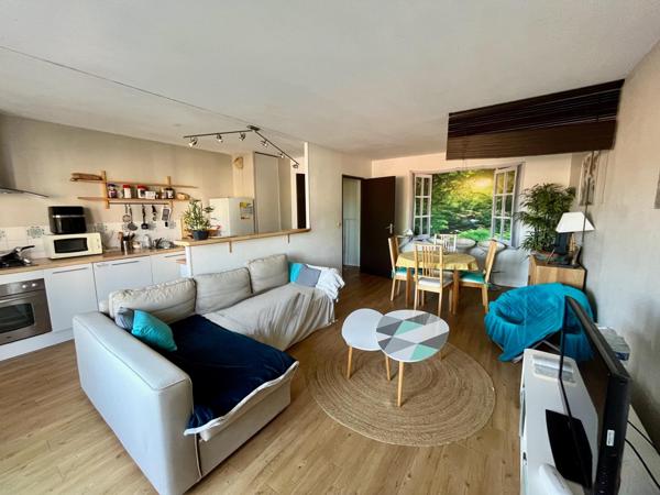 Appartement T2 spacieux avec terrasse et place de parking couvert