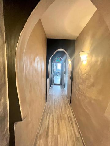 Royan (17200) 

A 2 pas des commodités et à seulement 2000m du marché central de Royan. Venez découvrir cette magnifique villa