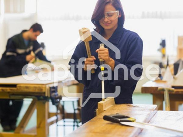 Local commercial stratégique à forte visibilité à louer EGUILLES (13510)