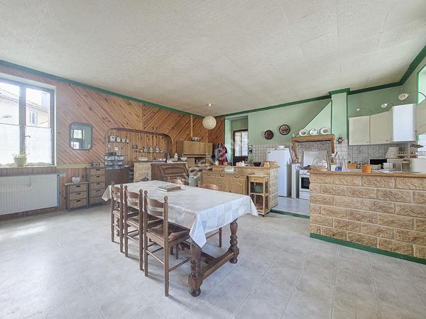 EXCLUSIVITE ! Centre RETOURNAC Maison en pierre avec terrasse, jardin et garage