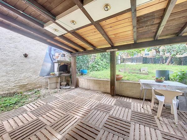 EXCLUSIVITE ! Centre RETOURNAC Maison en pierre avec terrasse, jardin et garage