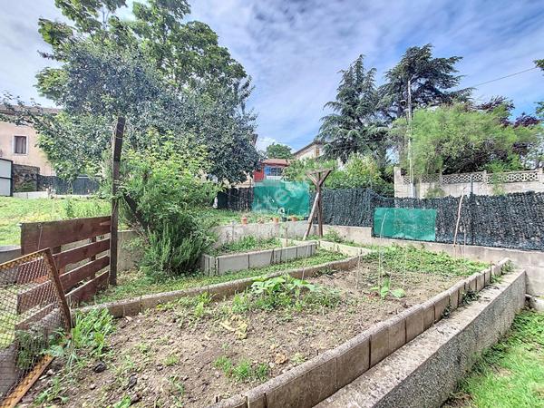 EXCLUSIVITE ! Centre RETOURNAC Maison en pierre avec terrasse, jardin et garage