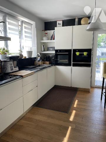 MAISON DE BOURG 5 chambres avec jardin et piscine PLOEREN