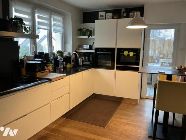 MAISON DE BOURG 5 chambres avec jardin et piscine PLOEREN