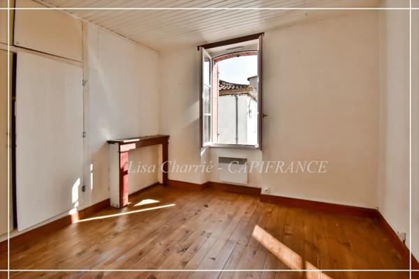 Maison à vendre 5 pièces de 71 m2 habitables avec jardin, courette, dépendances proche de NOGARO (32)