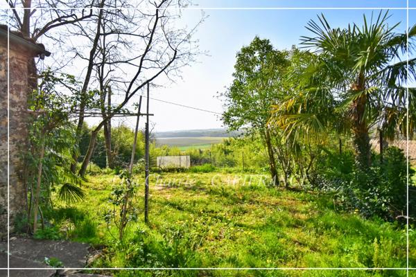 Maison à vendre 5 pièces de 71 m2 habitables avec jardin, courette, dépendances proche de NOGARO (32)