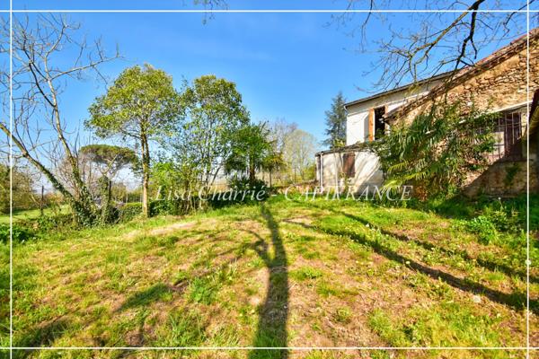 Maison à vendre 5 pièces de 71 m2 habitables avec jardin, courette, dépendances proche de NOGARO (32)
