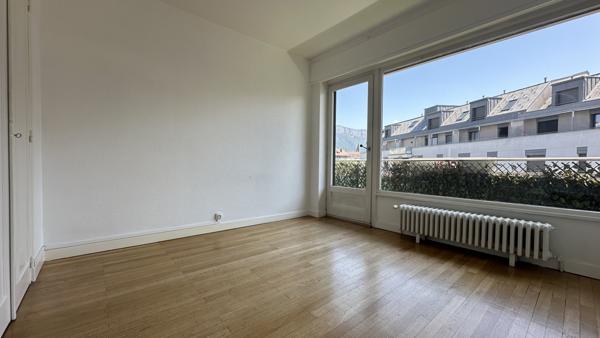 Appartement T3 en étage élevé   Annecy centre-ville