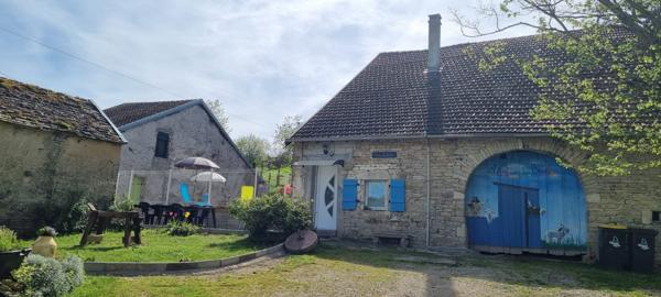 A colombier (70000) Ensemble immobilier de 2 maisons sur 33 ares de terrain à 247 500 euros