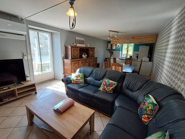 A colombier (70000) Ensemble immobilier de 2 maisons sur 33 ares de terrain à 247 500 euros