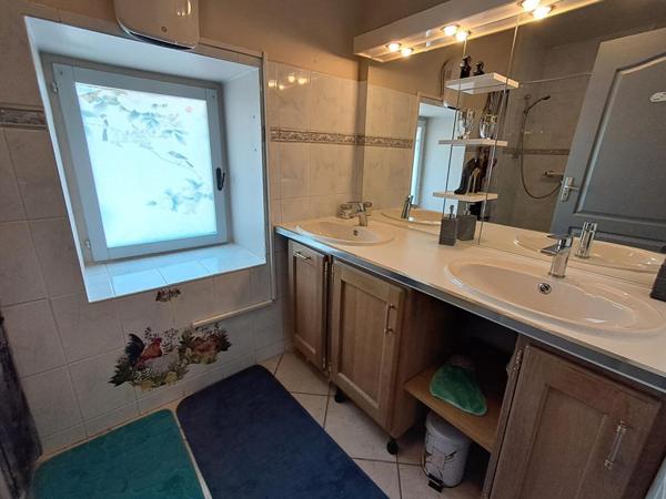 A colombier (70000) Ensemble immobilier de 2 maisons sur 33 ares de terrain à 247 500 euros