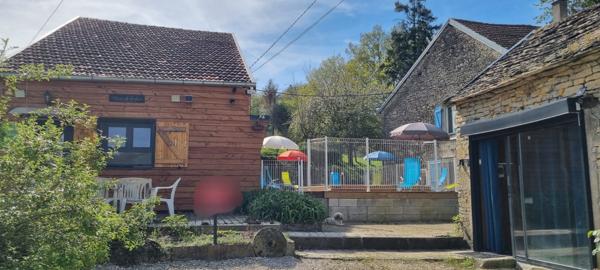 A colombier (70000) Ensemble immobilier de 2 maisons sur 33 ares de terrain à 247 500 euros