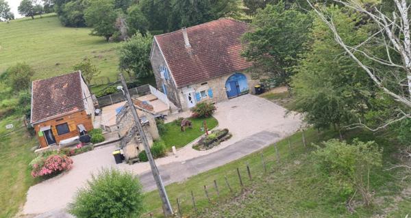 A colombier (70000) Ensemble immobilier de 2 maisons sur 33 ares de terrain à 247 500 euros