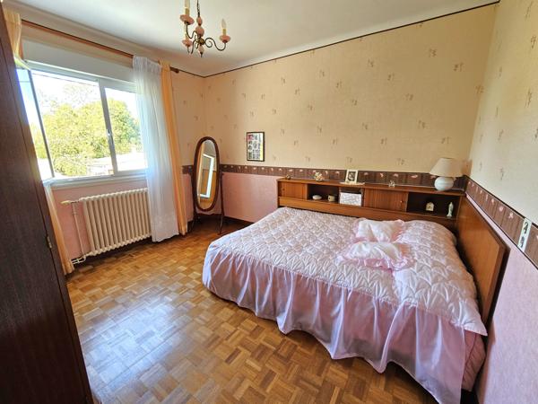 Maison familiale avec 4 chambres dépendances et terrain COUFFE