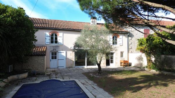 VOUILLE - LONGERE - 174m2 - BEAUX VOLUMES - AU CALME
