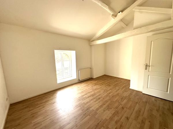 VOUILLE - LONGERE - 174m2 - BEAUX VOLUMES - AU CALME