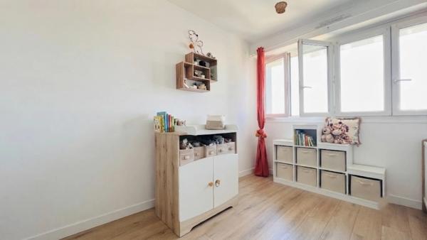 Quimper Ouest - Appartement T4 de 78 m² habitable - 1 loggia - avec vue panoramique sur la rivière de l’Odet - Une terrasse - Cave.