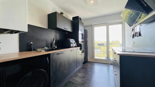 Quimper Ouest - Appartement T4 de 78 m² habitable - 1 loggia - avec vue panoramique sur la rivière de l’Odet - Une terrasse - Cave.