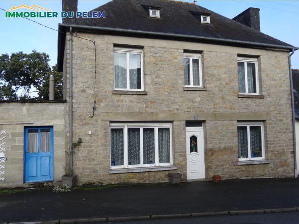 Rostrenen (22110) Maison de ville avec jardin et garage