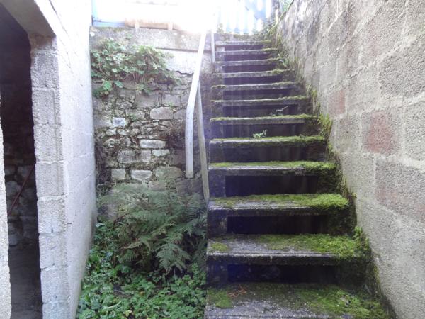 Rostrenen (22110) Maison de ville avec jardin et garage