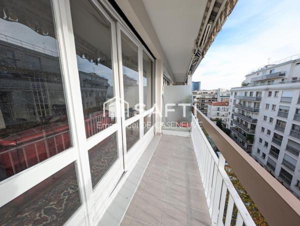 Paris XXeme F4 agencé en F3 73m² Parking et Cave