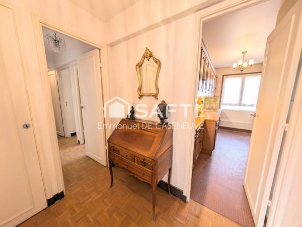 Paris XXeme F4 agencé en F3 73m² Parking et Cave