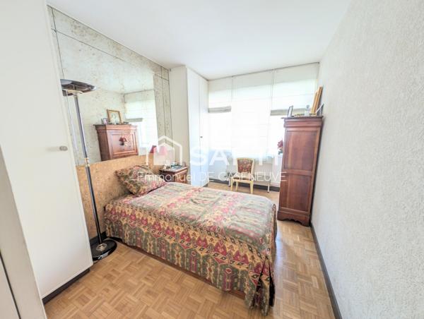 Paris XXeme F4 agencé en F3 73m² Parking et Cave