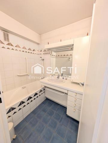 Paris XXeme F4 agencé en F3 73m² Parking et Cave