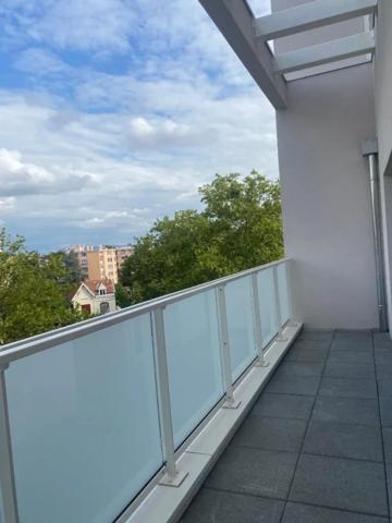 APPARTEMENT T4 A LOUER - VENISSIEUX 82 m 2 1 317,63 € charges comprises par mois