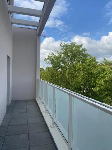 APPARTEMENT T4 A LOUER - VENISSIEUX 82 m 2 1 317,63 € charges comprises par mois