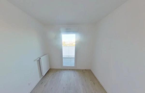 APPARTEMENT T4 A LOUER - VENISSIEUX 82 m 2 1 317,63 € charges comprises par mois