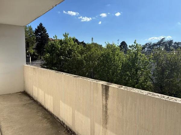 APPARTEMENT T5 A LOUER - LYON 5EME ARRONDISSEMENT Les Castors-Les Granges 81.52 m 2 1 130 € charges comprises par mois