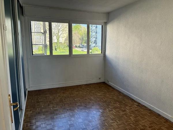 APPARTEMENT T5 A LOUER - LYON 5EME ARRONDISSEMENT Les Castors-Les Granges 81.52 m 2 1 130 € charges comprises par mois