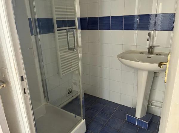 APPARTEMENT T5 A LOUER - LYON 5EME ARRONDISSEMENT Les Castors-Les Granges 81.52 m 2 1 130 € charges comprises par mois