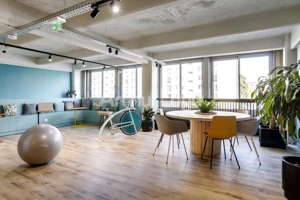 Bureaux rénovés à louer ou à vendre à Lille - Loft industriel clé en main, accès facile et emplacement stratégique