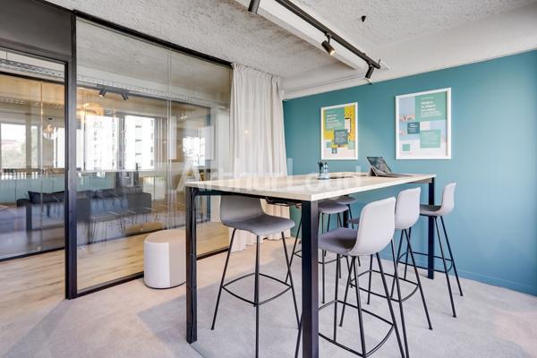 Bureaux rénovés à louer ou à vendre à Lille - Loft industriel clé en main, accès facile et emplacement stratégique
