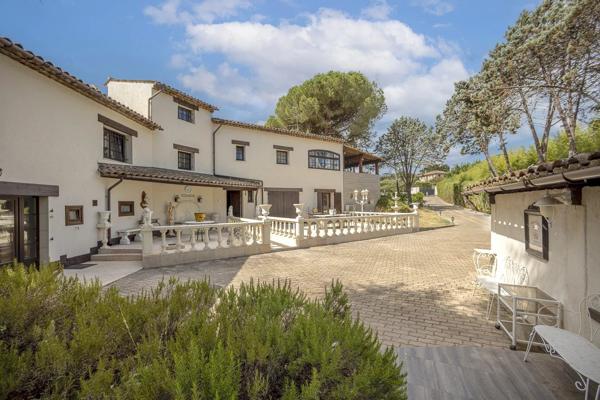 Magnifique villa à vendre proche de Valbonne