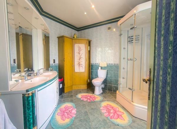 Maison 8 pièces + maison 3 pièces