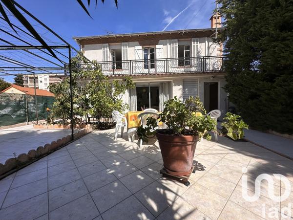 Maison traditionnelle 4 pièces de 111 m² à Le Cannet (06110)