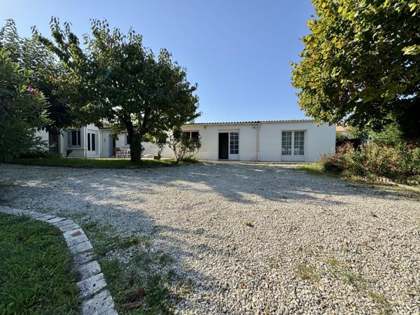 Breuillet – Maison familiale 217 m² avec jardin, piscine et garage, proche centre-ville