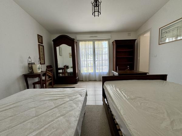Breuillet – Maison familiale 217 m² avec jardin, piscine et garage, proche centre-ville