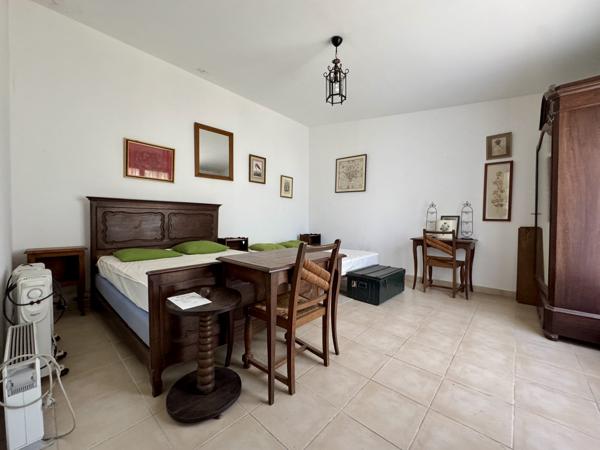 Breuillet – Maison familiale 217 m² avec jardin, piscine et garage, proche centre-ville