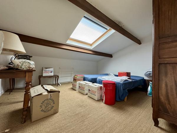 Breuillet – Maison familiale 217 m² avec jardin, piscine et garage, proche centre-ville