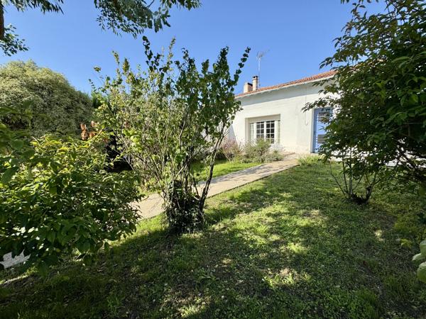 Breuillet – Maison familiale 217 m² avec jardin, piscine et garage, proche centre-ville