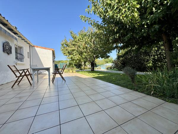 Breuillet – Maison familiale 217 m² avec jardin, piscine et garage, proche centre-ville